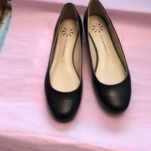 Black ballet flats